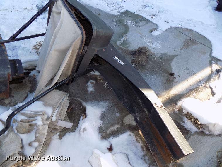 image for item DE7582 2005 Toro Groundsmaster 228D lawn mower