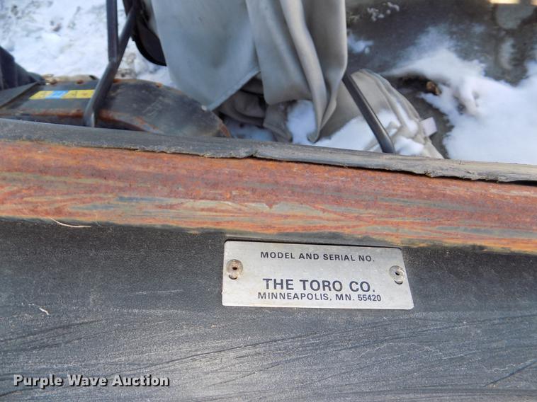 image for item DE7582 2005 Toro Groundsmaster 228D lawn mower