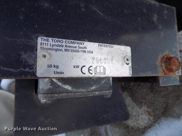 image for item DE7582 2005 Toro Groundsmaster 228D lawn mower