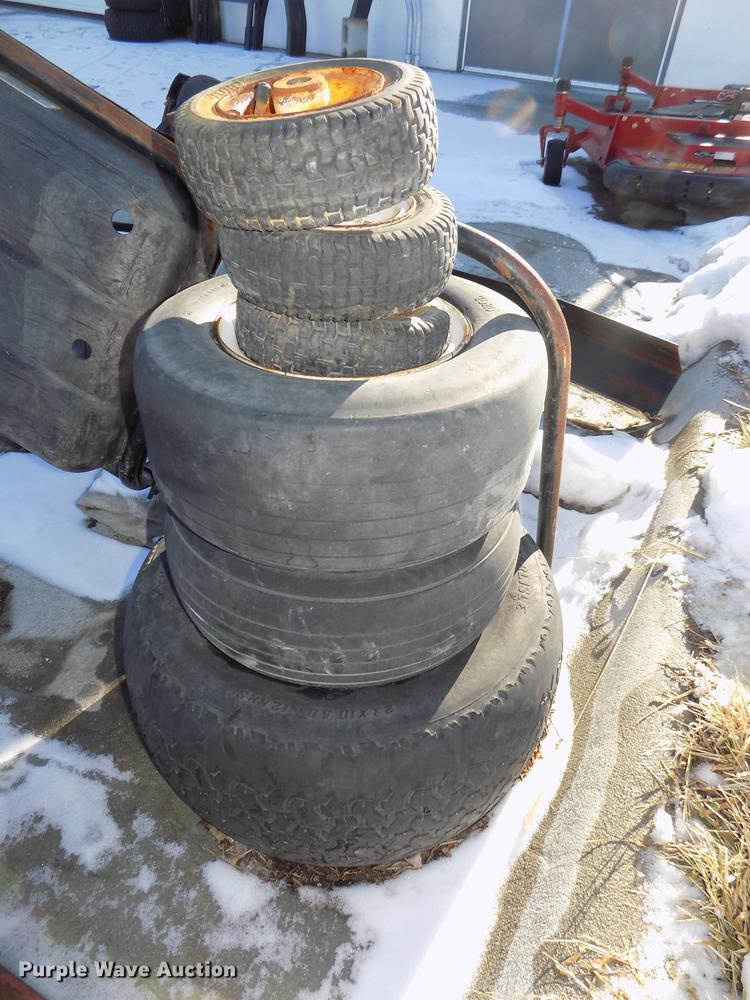 image for item DE7582 2005 Toro Groundsmaster 228D lawn mower