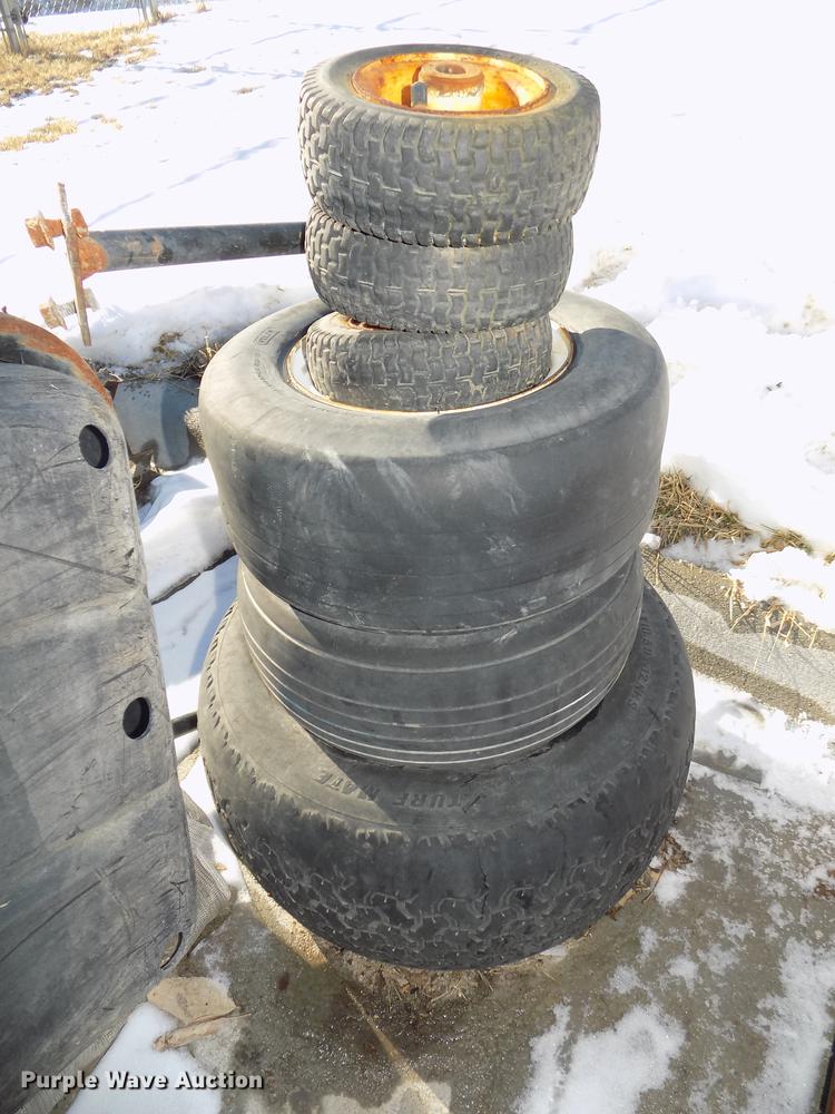 image for item DE7582 2005 Toro Groundsmaster 228D lawn mower