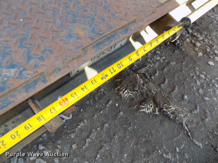 image for item DE7583 2002 Maclander 18TSLWB utility trailer