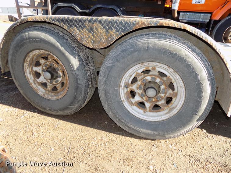 image for item DE7583 2002 Maclander 18TSLWB utility trailer