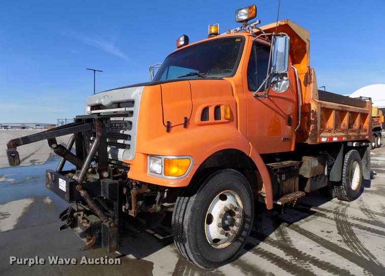 image for item DE7584 2001 Sterling L7500 dump truck