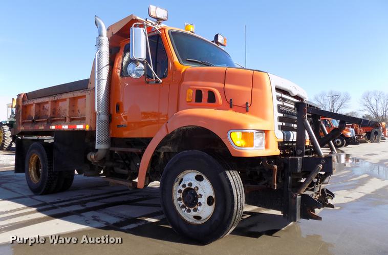 image for item DE7584 2001 Sterling L7500 dump truck
