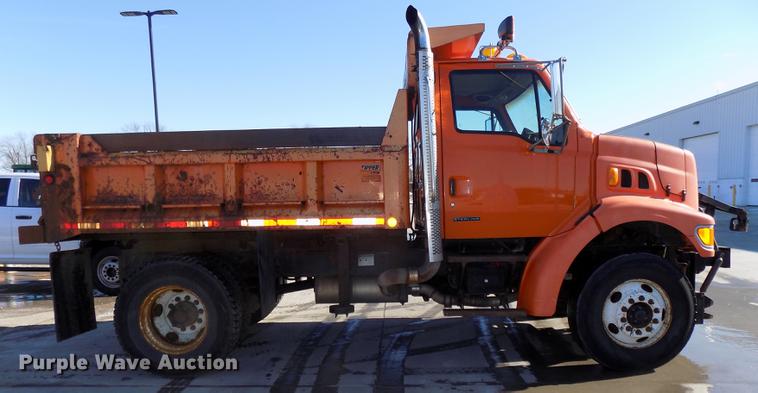 image for item DE7584 2001 Sterling L7500 dump truck