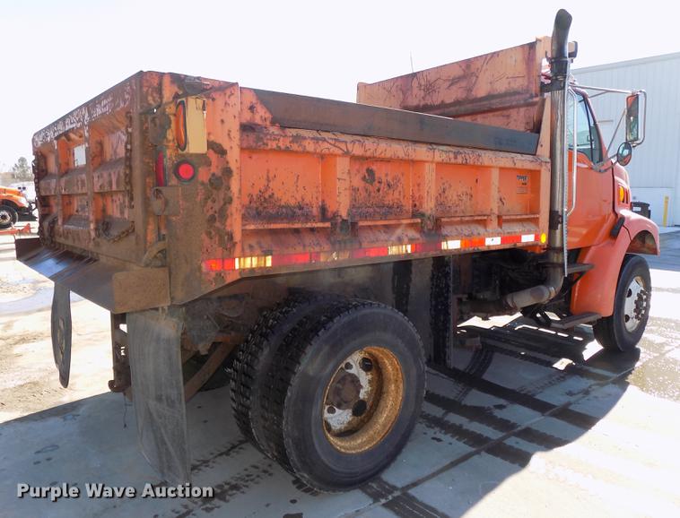 image for item DE7584 2001 Sterling L7500 dump truck