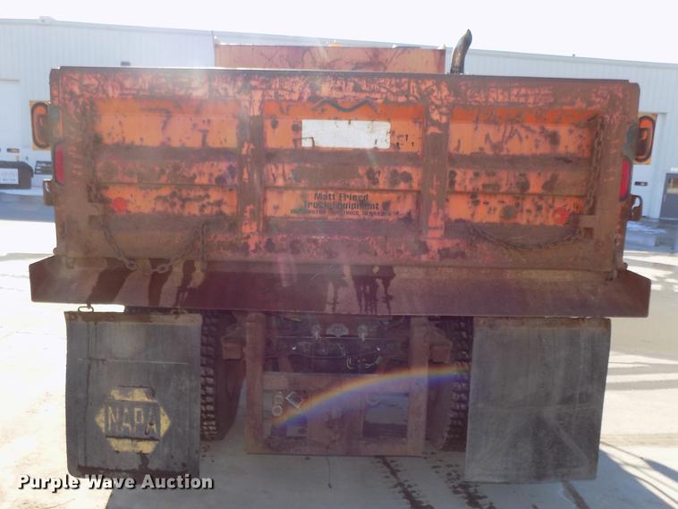 image for item DE7584 2001 Sterling L7500 dump truck