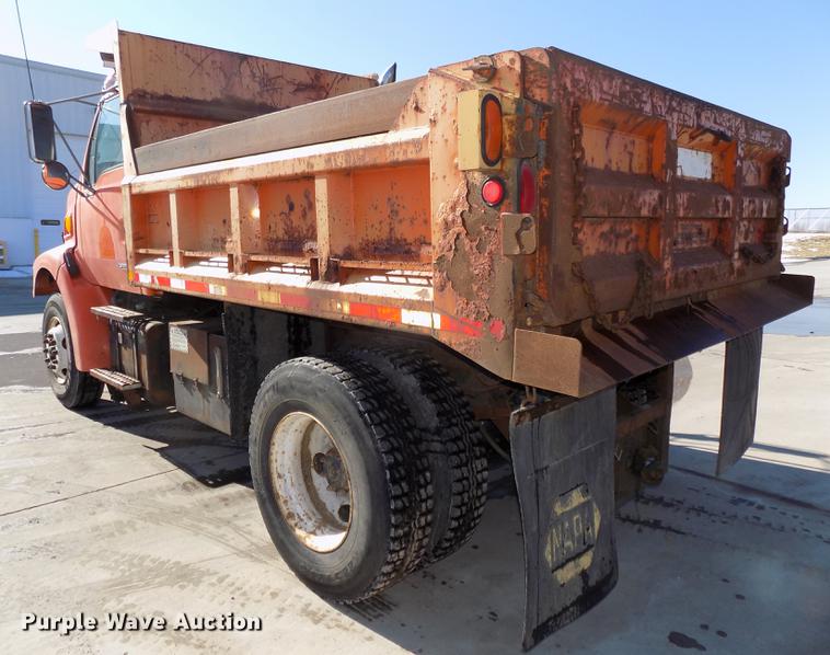 image for item DE7584 2001 Sterling L7500 dump truck