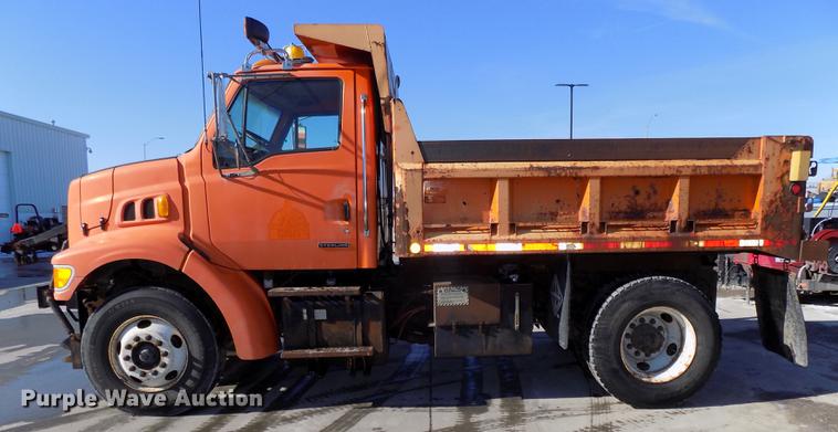 image for item DE7584 2001 Sterling L7500 dump truck