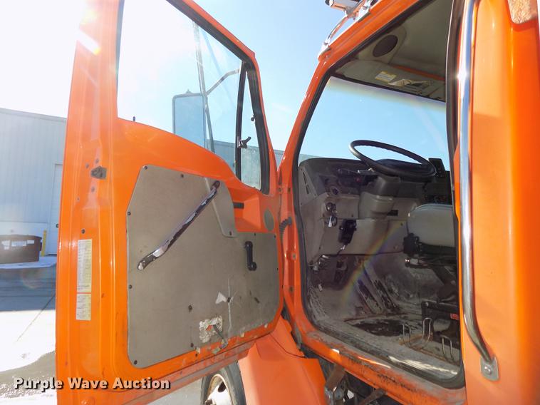 image for item DE7584 2001 Sterling L7500 dump truck