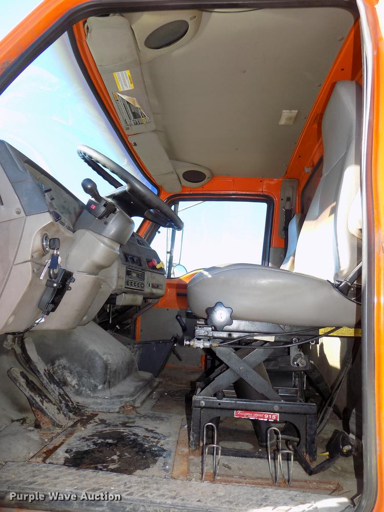 image for item DE7584 2001 Sterling L7500 dump truck