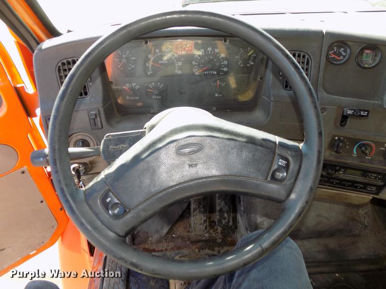 image for item DE7584 2001 Sterling L7500 dump truck