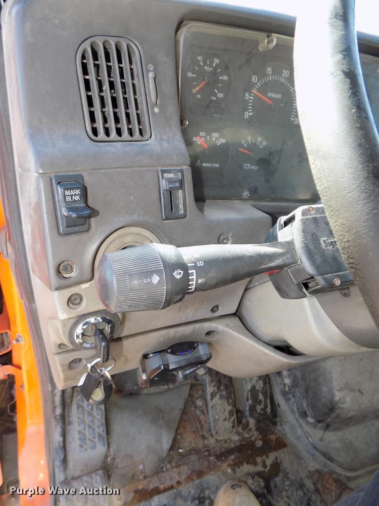 image for item DE7584 2001 Sterling L7500 dump truck