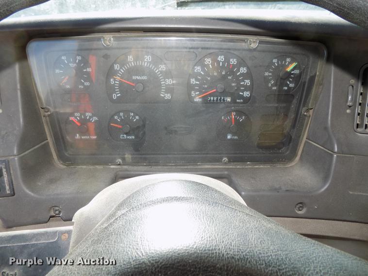 image for item DE7584 2001 Sterling L7500 dump truck