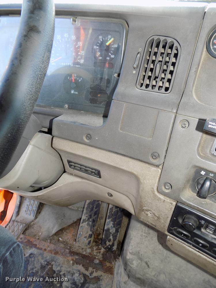 image for item DE7584 2001 Sterling L7500 dump truck