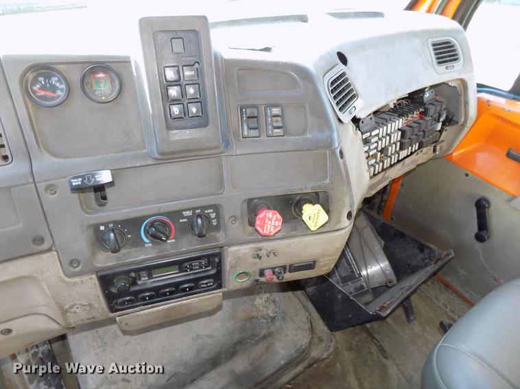 image for item DE7584 2001 Sterling L7500 dump truck