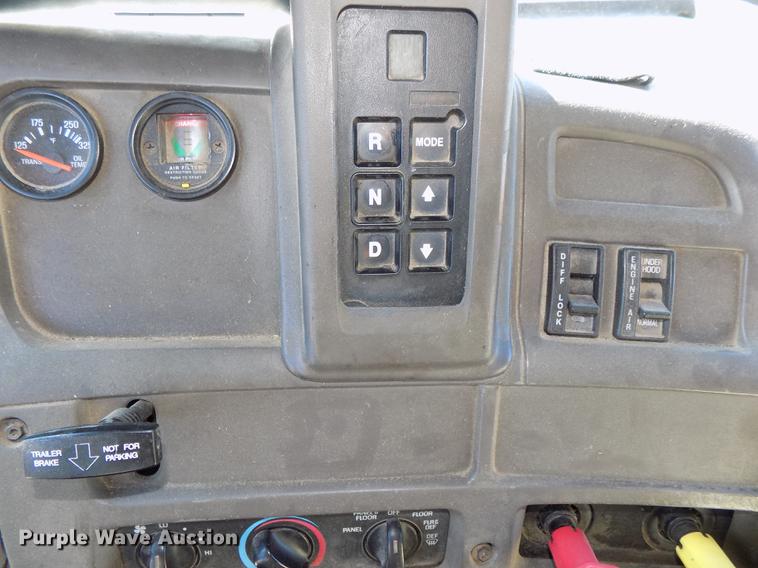 image for item DE7584 2001 Sterling L7500 dump truck