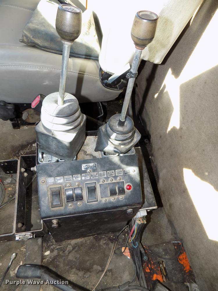 image for item DE7584 2001 Sterling L7500 dump truck