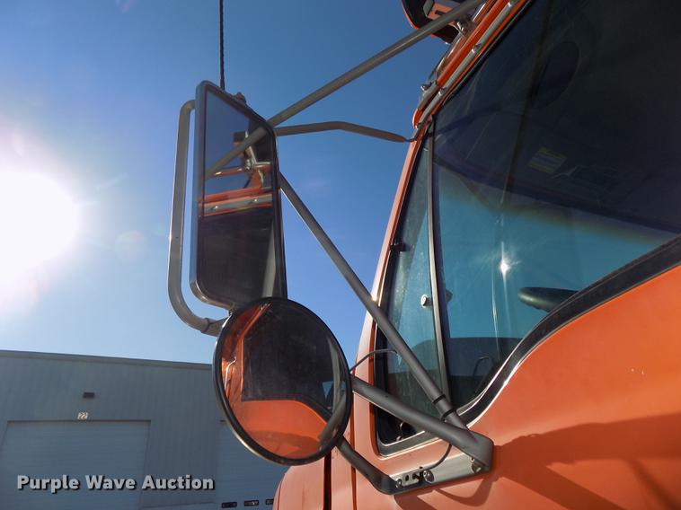 image for item DE7584 2001 Sterling L7500 dump truck