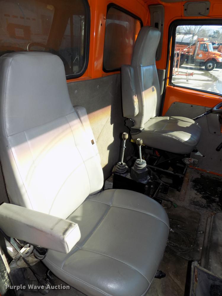 image for item DE7584 2001 Sterling L7500 dump truck