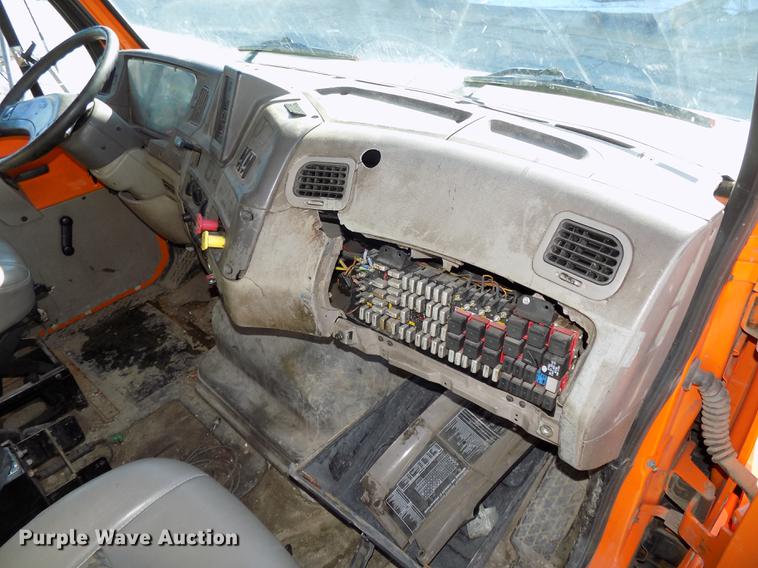 image for item DE7584 2001 Sterling L7500 dump truck