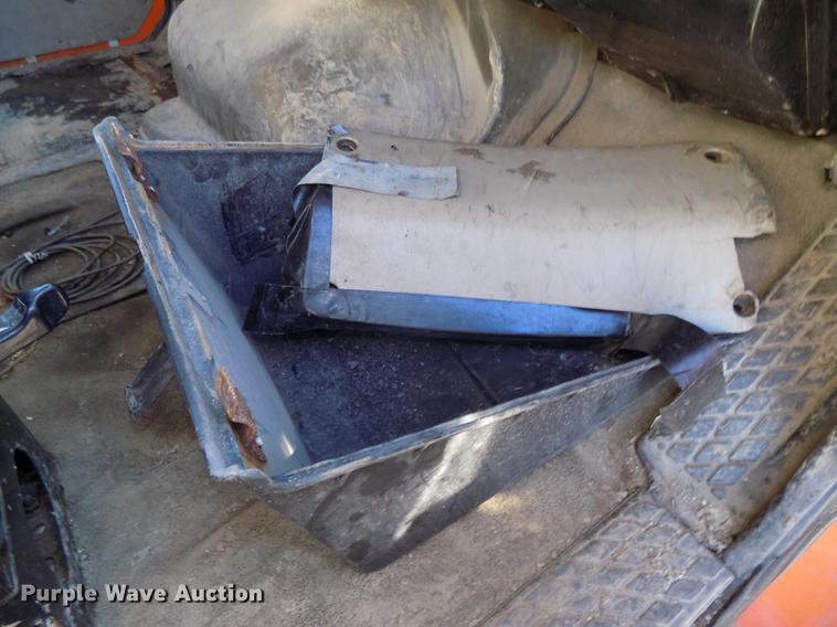 image for item DE7584 2001 Sterling L7500 dump truck