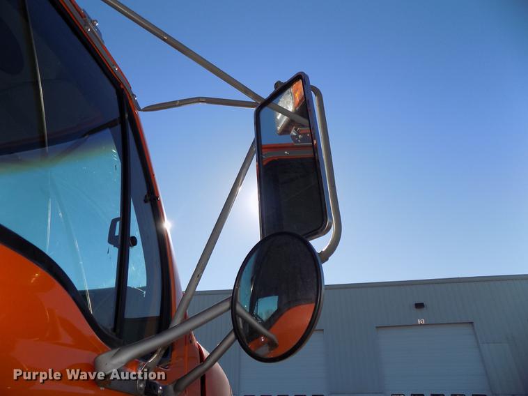 image for item DE7584 2001 Sterling L7500 dump truck