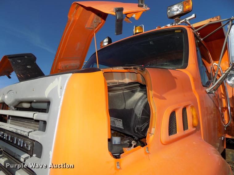 image for item DE7584 2001 Sterling L7500 dump truck