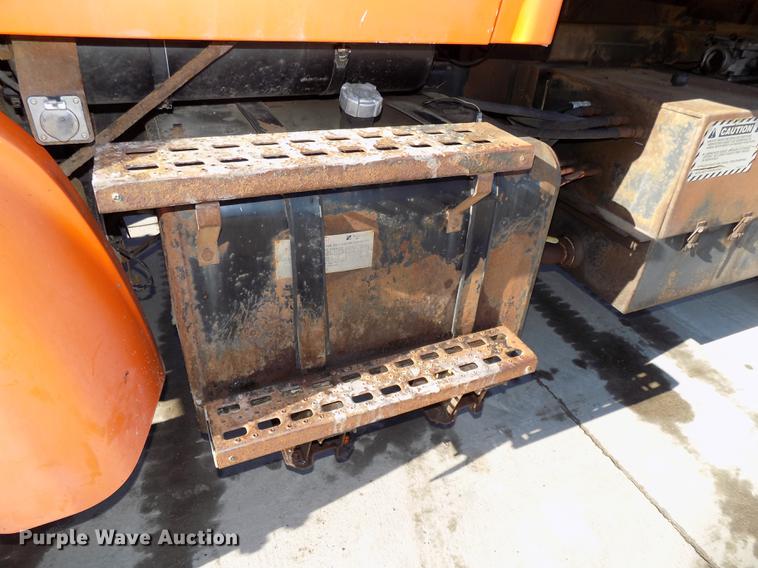 image for item DE7584 2001 Sterling L7500 dump truck