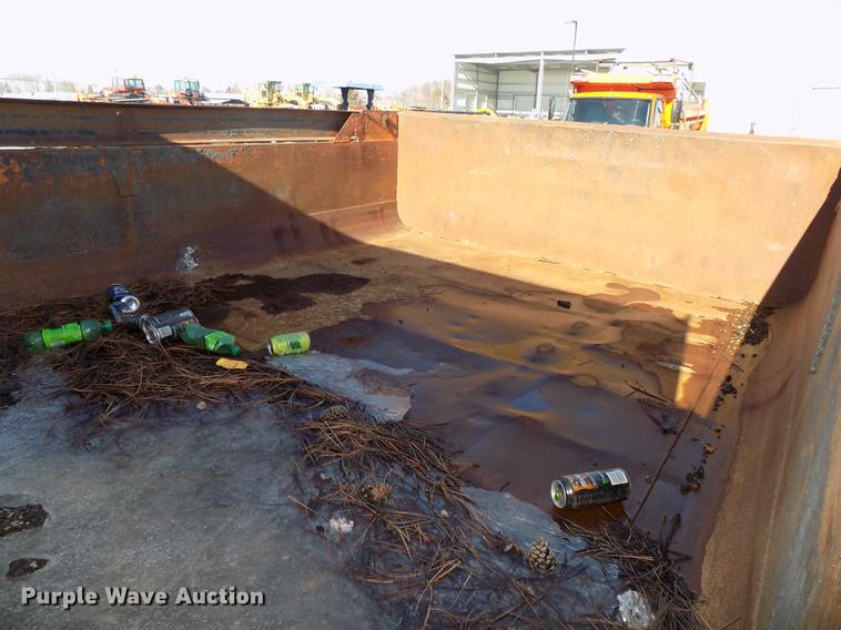 image for item DE7584 2001 Sterling L7500 dump truck