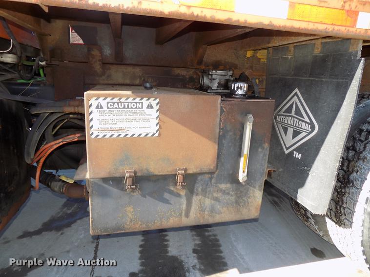 image for item DE7584 2001 Sterling L7500 dump truck