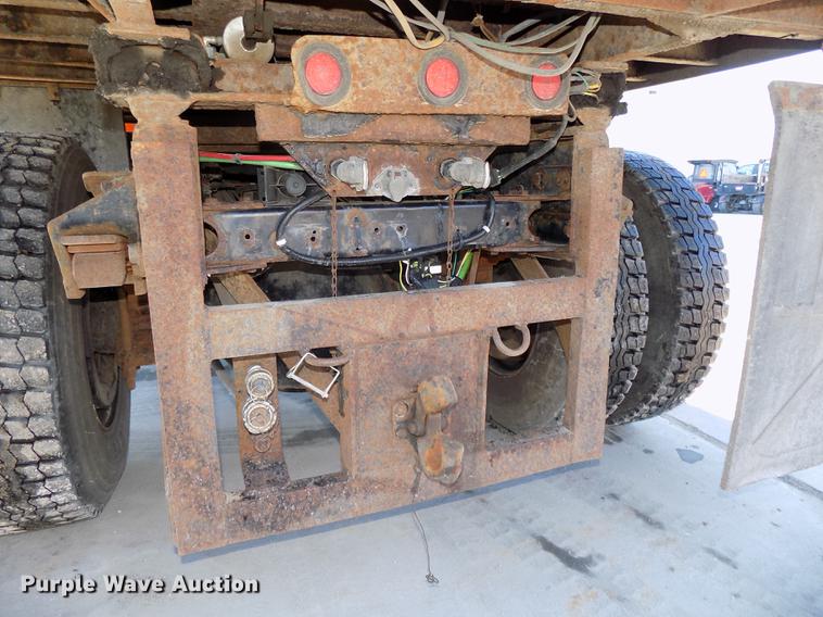 image for item DE7584 2001 Sterling L7500 dump truck