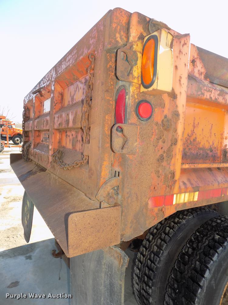 image for item DE7584 2001 Sterling L7500 dump truck