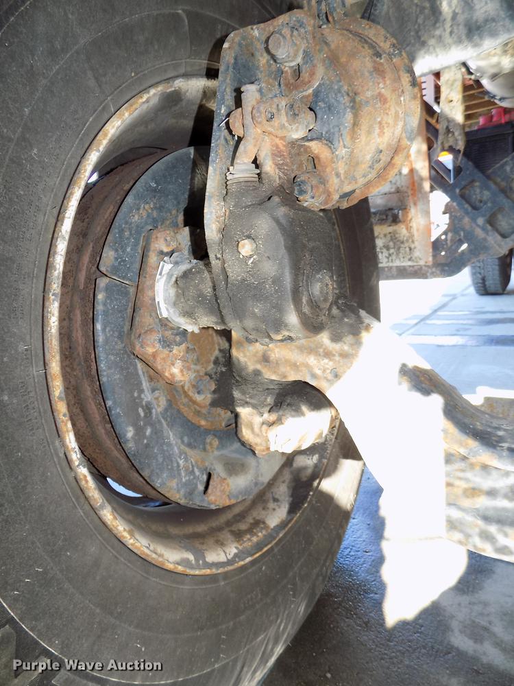 image for item DE7584 2001 Sterling L7500 dump truck