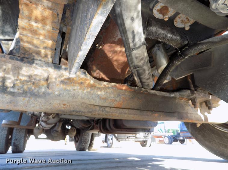 image for item DE7584 2001 Sterling L7500 dump truck