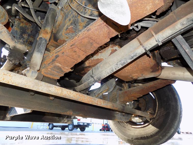 image for item DE7584 2001 Sterling L7500 dump truck