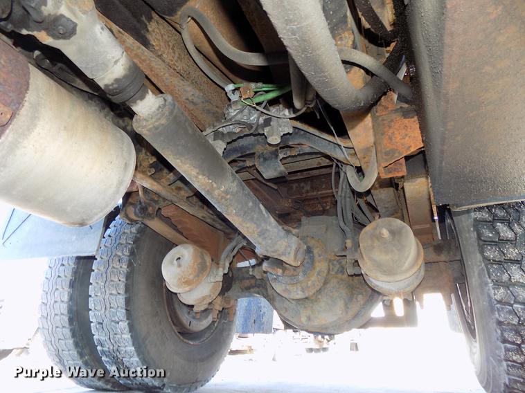 image for item DE7584 2001 Sterling L7500 dump truck