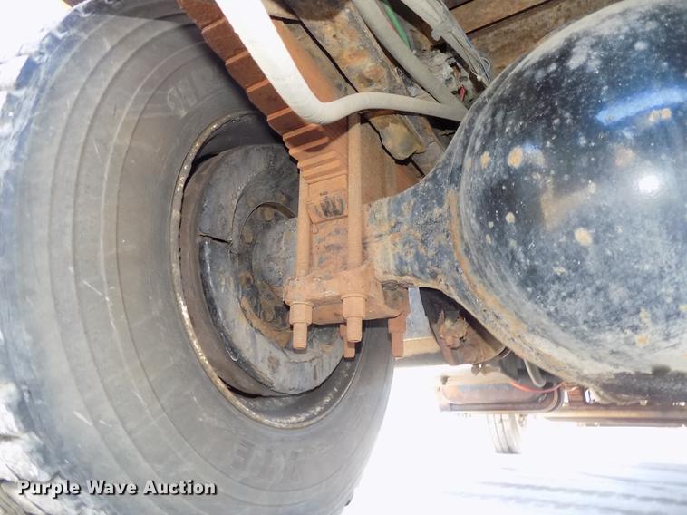 image for item DE7584 2001 Sterling L7500 dump truck