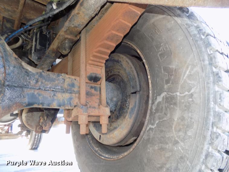image for item DE7584 2001 Sterling L7500 dump truck