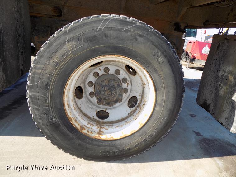 image for item DE7584 2001 Sterling L7500 dump truck