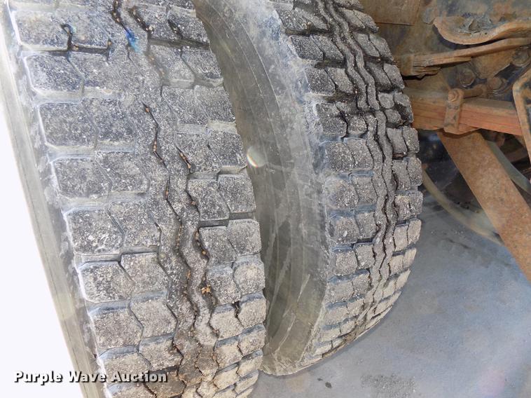 image for item DE7584 2001 Sterling L7500 dump truck