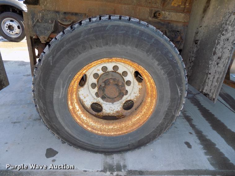 image for item DE7584 2001 Sterling L7500 dump truck