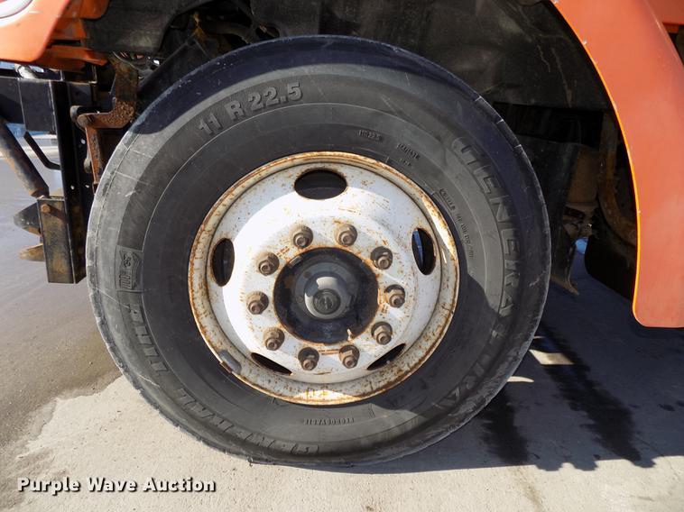 image for item DE7584 2001 Sterling L7500 dump truck