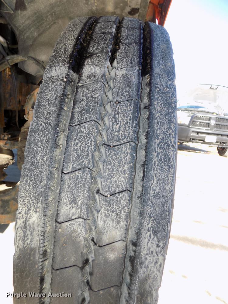 image for item DE7584 2001 Sterling L7500 dump truck