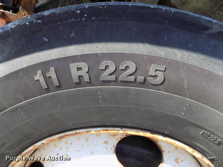 image for item DE7584 2001 Sterling L7500 dump truck