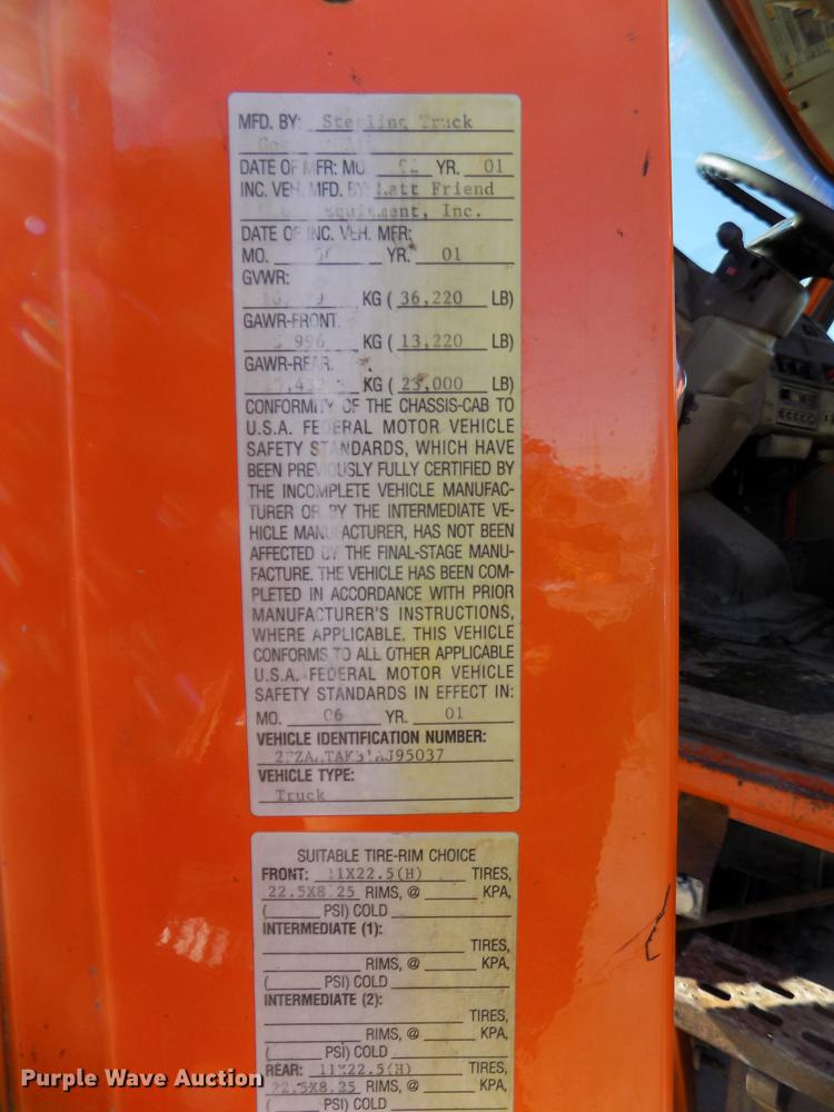 image for item DE7584 2001 Sterling L7500 dump truck