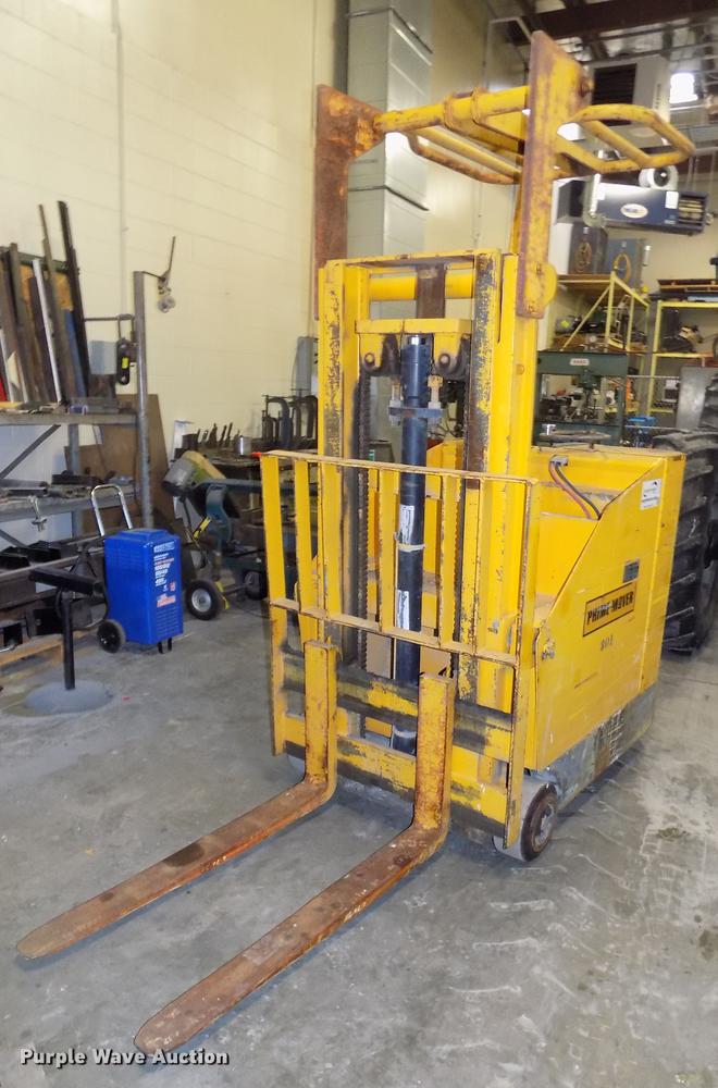 image for item DE7585 Prime Mover RC30 forklift