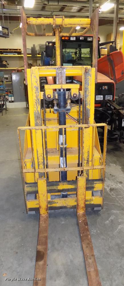 image for item DE7585 Prime Mover RC30 forklift