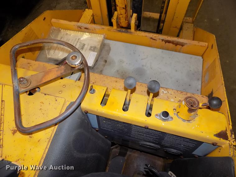 image for item DE7585 Prime Mover RC30 forklift